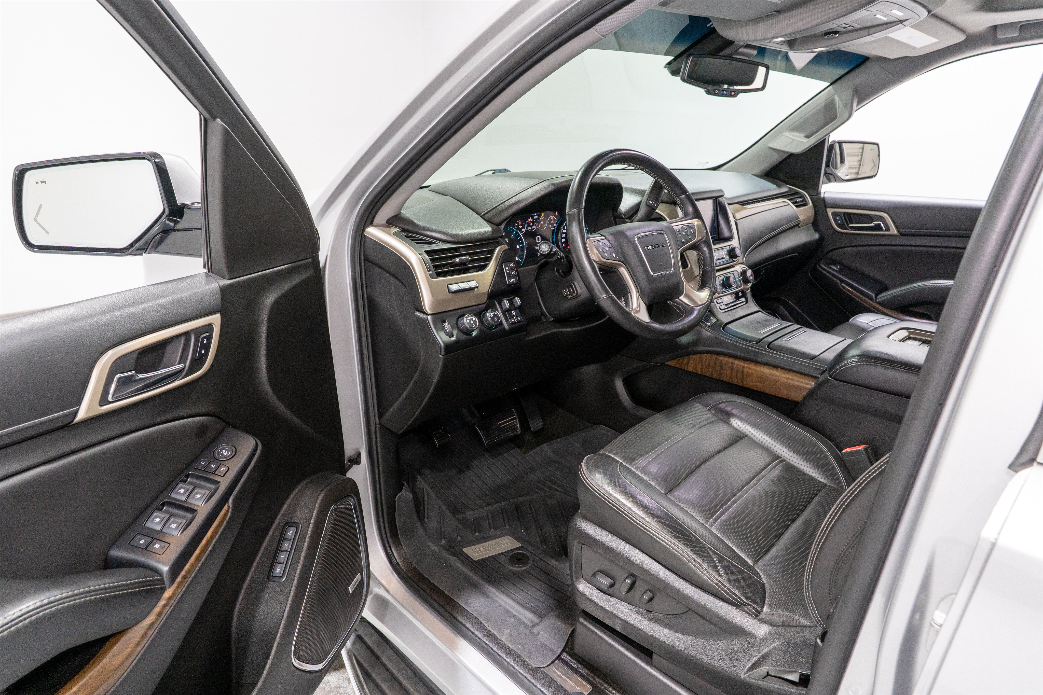Used 2018 GMC Yukon Denali AWD/4WD image 12