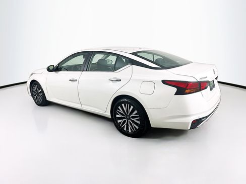 Used 2025 Nissan Altima 2.5 SV FWD image 5