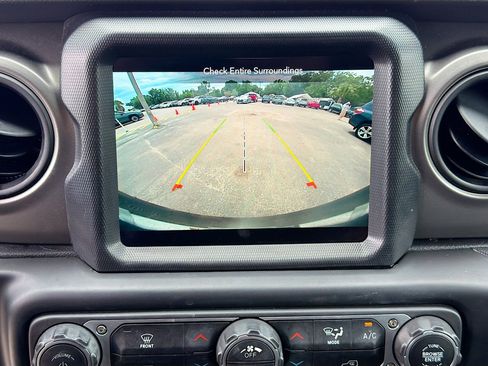 Used 2023 Jeep Wrangler Unlimited Sport AWD/4WD image 31