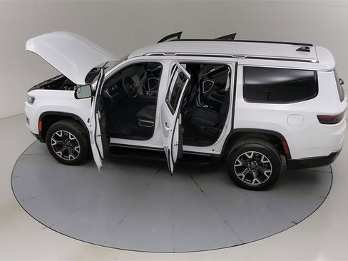 Used 2024 Jeep Wagoneer Series III image 58