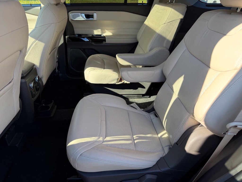 Used 2023 Ford Explorer Platinum w/ Technology Package AWD/4WD image 15