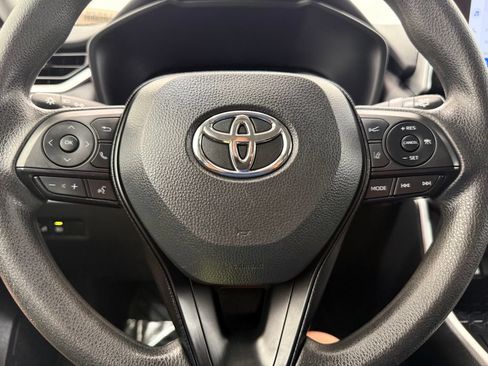 Used 2024 Toyota RAV4 XLE FWD image 40