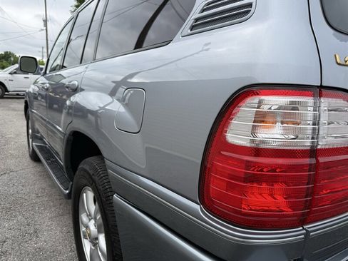 Used 2005 Lexus LX 470 4WD image 27