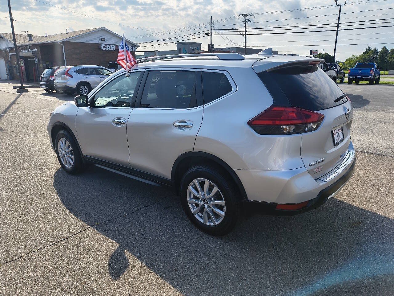 Used 2017 Nissan Rogue SV AWD/4WD image 11