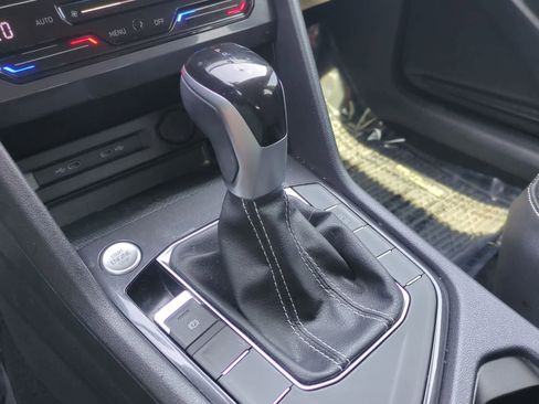 Used 2022 Volkswagen Tiguan SE FWD image 30