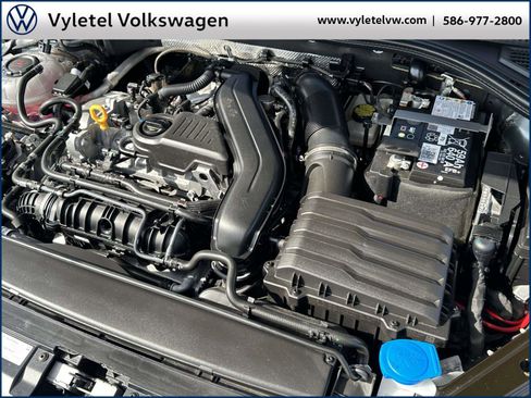 Certified 2025 Volkswagen Jetta SEL image 8