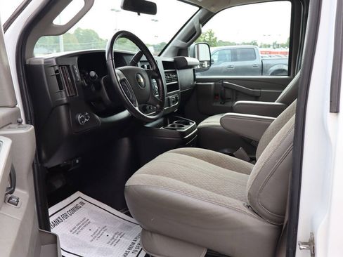 Used 2020 Chevrolet Express 3500 LS RWD image 7
