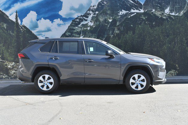 Used 2025 Toyota RAV4 LE AWD/4WD image 2