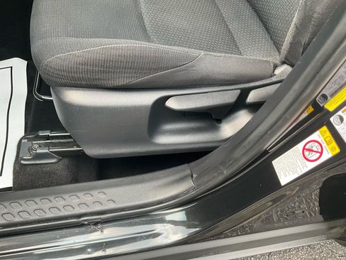 Used 2018 Toyota C-HR XLE FWD image 27