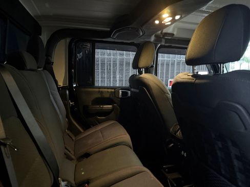 Used 2020 Jeep Gladiator Rubicon image 15