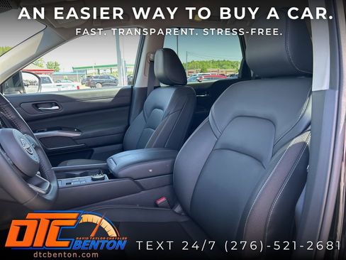 Used 2025 Nissan Pathfinder SL AWD/4WD image 8