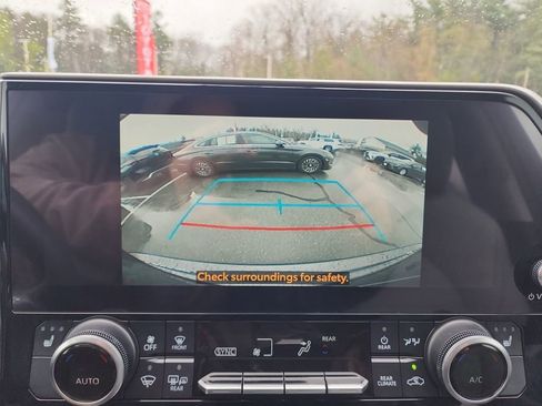 Used 2023 Toyota Highlander XLE AWD/4WD image 17