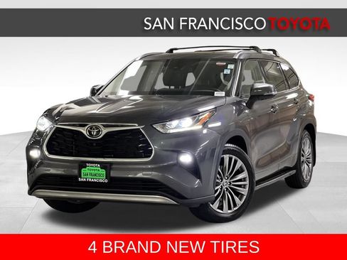 Used 2022 Toyota Highlander Platinum AWD/4WD image 1