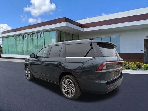 New 2026 Lincoln Navigator Reserve image 3