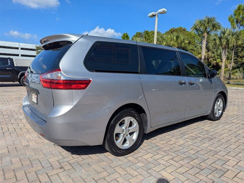 Certified 2017 Toyota Sienna L image 11