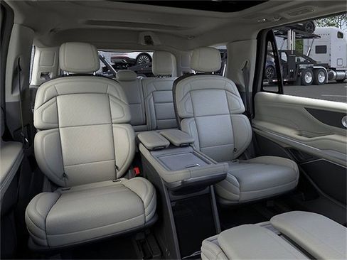 New 2026 Lincoln Navigator Reserve AWD/4WD image 11