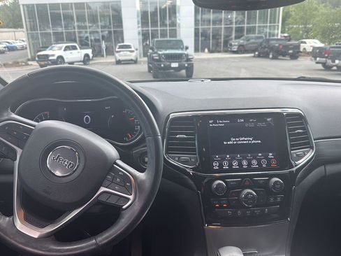 Used 2019 Jeep Grand Cherokee Altitude AWD/4WD image 3