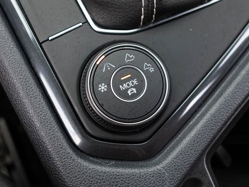 Used 2022 Volkswagen Tiguan SEL R-Line AWD/4WD image 28