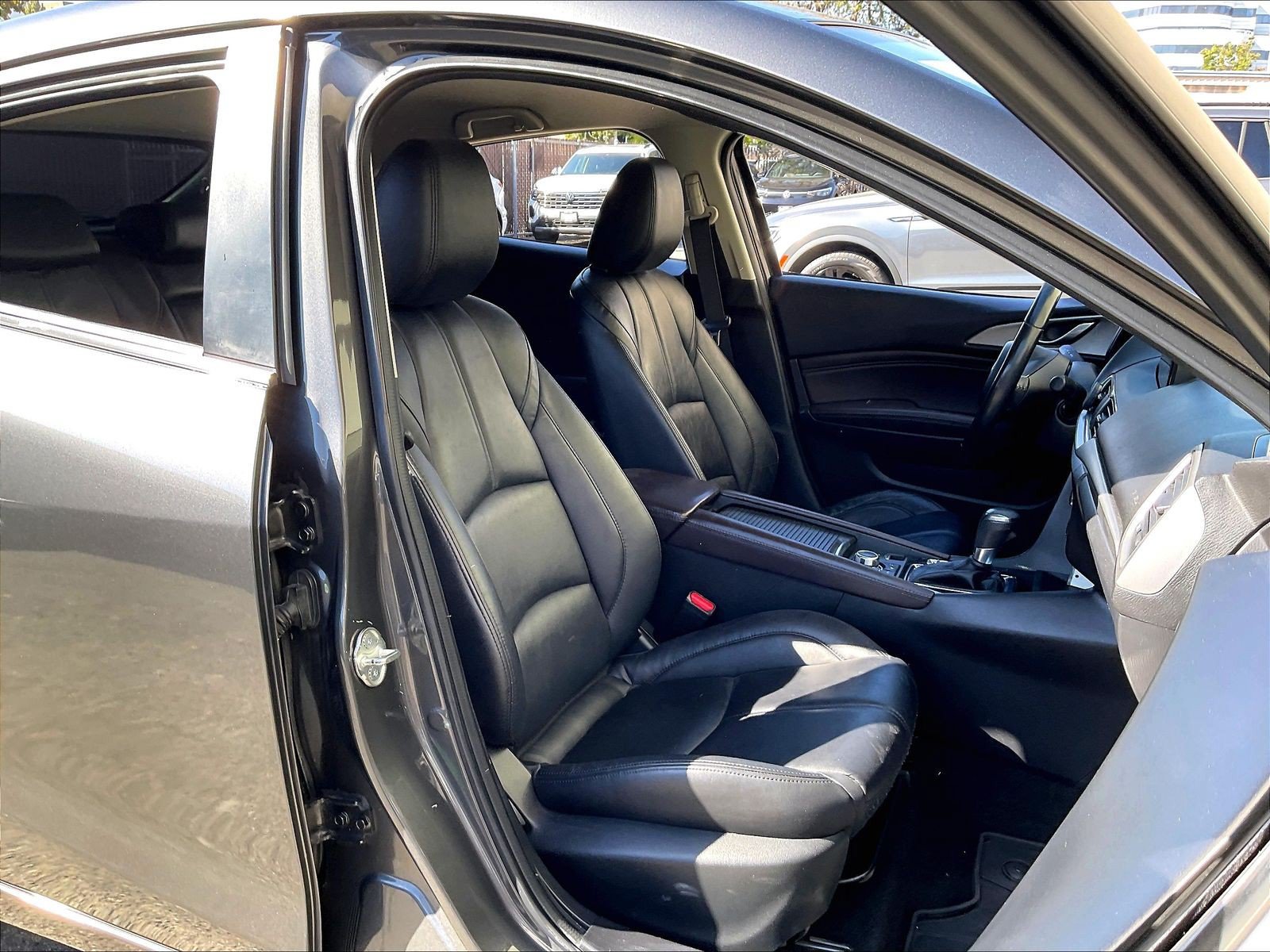Used 2017 MAZDA MAZDA3 Touring FWD image 6