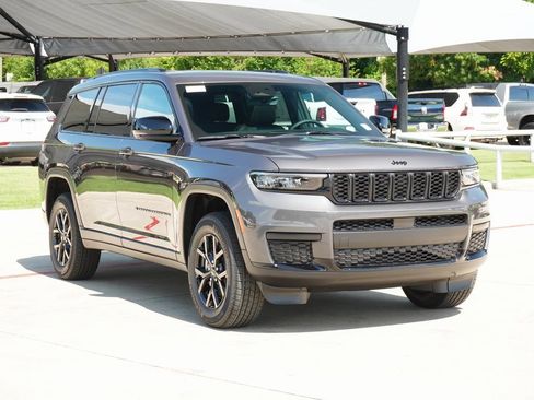 New 2025 Jeep Grand Cherokee L Altitude image 5