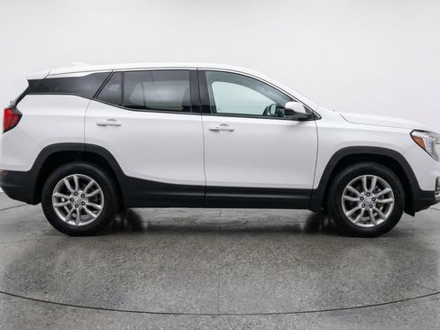 Used 2024 GMC Terrain SLT image 11