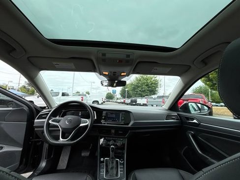 Used 2024 Volkswagen Jetta SE FWD image 39