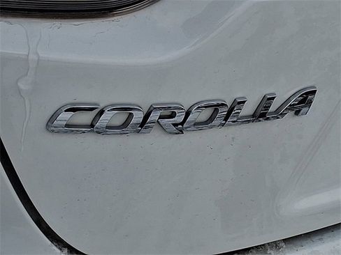 Used 2022 Toyota Corolla LE image 29