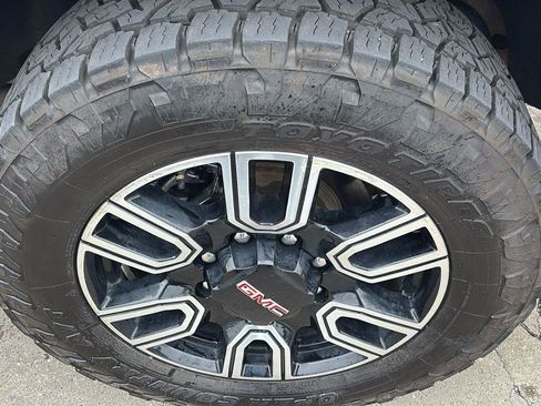 Used 2022 GMC Sierra 3500 AT4 w/ AT4 Preferred Package image 11