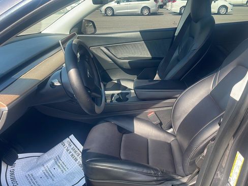 Used 2022 Tesla Model Y Long Range AWD/4WD image 10