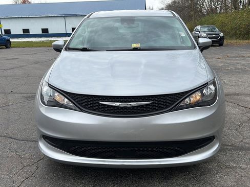 Used 2023 Chrysler Voyager LX image 21