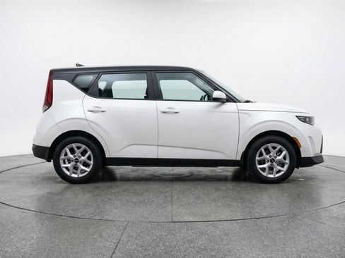 Used 2025 Kia Soul LX w/ LX Technology Package image 11