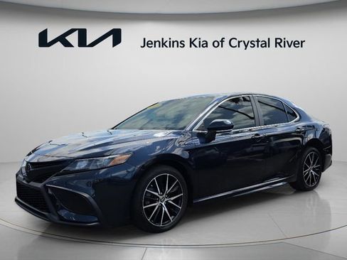 Used 2021 Toyota Camry SE image 16