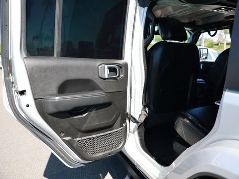 Used 2022 Jeep Wrangler Unlimited Sahara AWD/4WD image 39