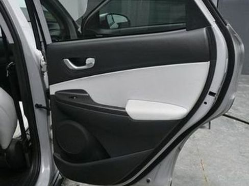 Used 2022 Hyundai Kona Limited image 16