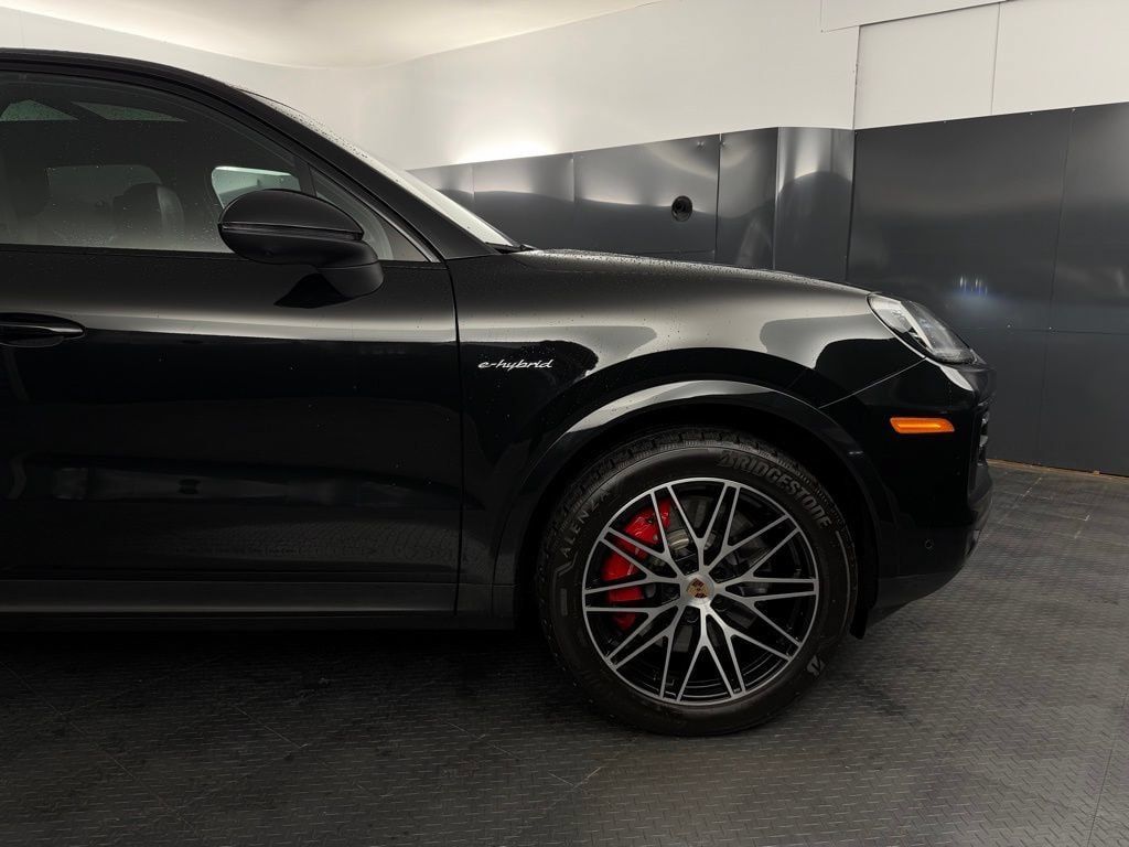 Certified 2025 Porsche Cayenne S AWD/4WD image 37