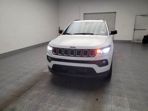 Used 2025 Jeep Compass Latitude w/ Sun & Sound Group AWD/4WD image 15