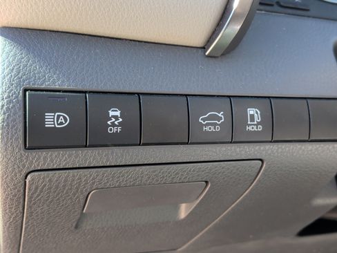 Used 2022 Toyota Camry LE image 33