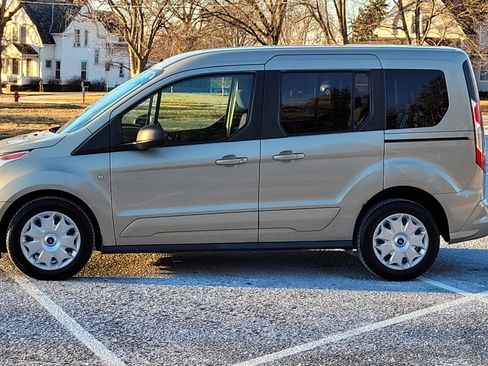 Used 2016 Ford Transit Connect XLT image 3