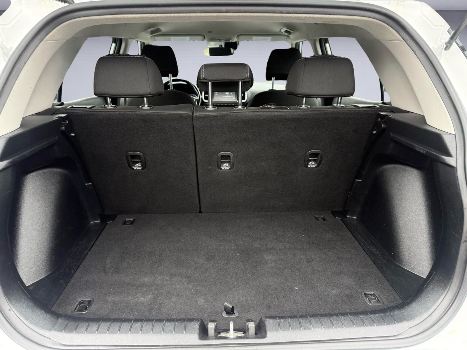 Used 2021 Hyundai Venue FWD image 8
