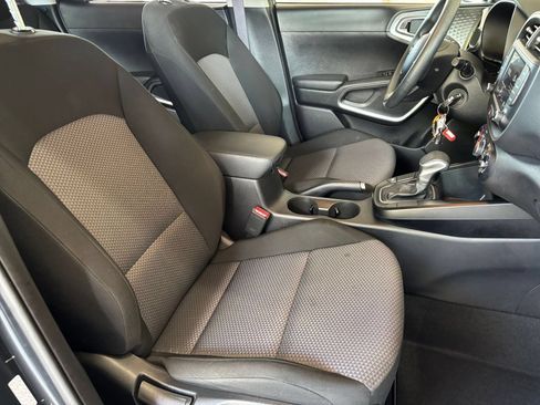 Used 2025 Kia Soul LX w/ LX Technology Package FWD image 34