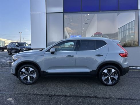 Certified 2024 Volvo XC40 B5 Plus image 5