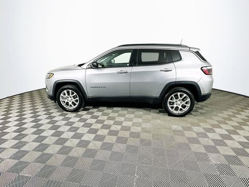 Certified 2024 Jeep Compass Latitude image 6