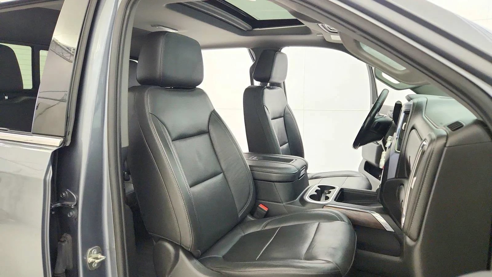 Used 2019 GMC Sierra 1500 SLT w/ SLT Premium Plus Package AWD/4WD image 35