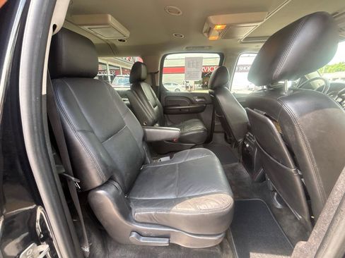 Used 2011 Cadillac Escalade ESV Luxury AWD/4WD image 12