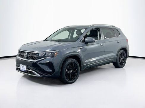 Used 2023 Volkswagen Taos SE image 1