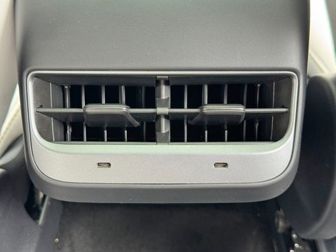 Used 2021 Tesla Model Y Long Range AWD/4WD image 37