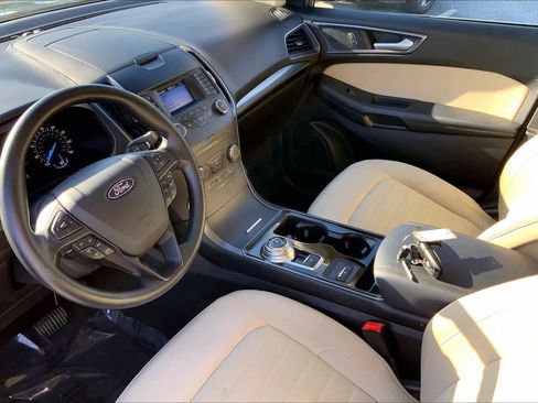 Used 2019 Ford Edge SE FWD image 16