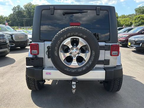 Used 2016 Jeep Wrangler Unlimited Sahara w/ Dual Top Group AWD/4WD image 6