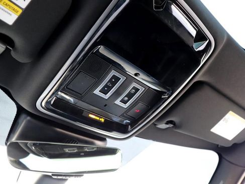 Used 2018 Land Rover Range Rover Velar R-Dynamic SE image 59