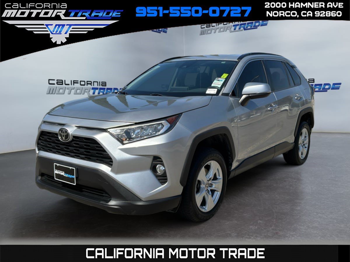 Used 2021 Toyota RAV4 XLE FWD image 1